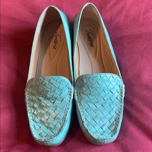 Turquoise 9.5W Trotters Loafers